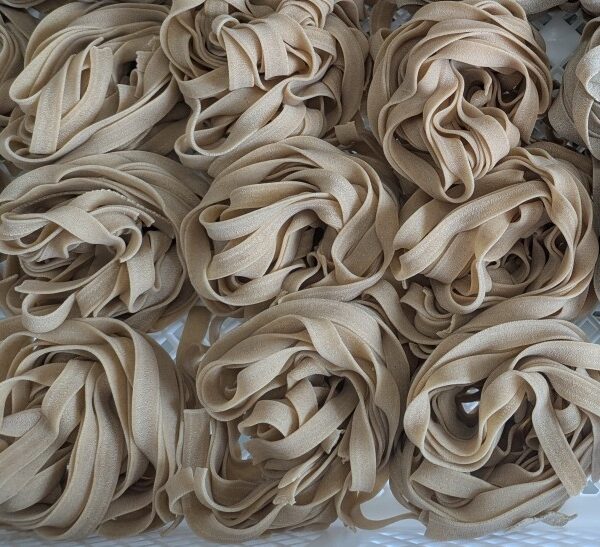 Nouilles de blé en forme de tagliatelles